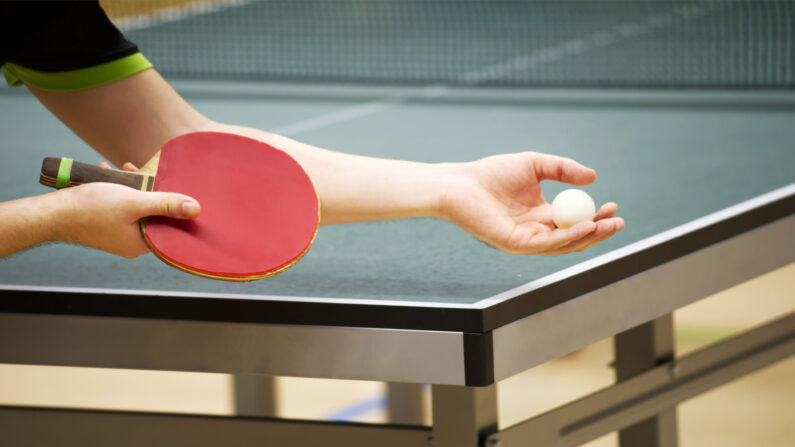 Jouer au tennis de table exige des mouvements, une réaction à la balle ainsi qu'à l'adversaire, et de la coordination. (dwphotos/Shutterstock)