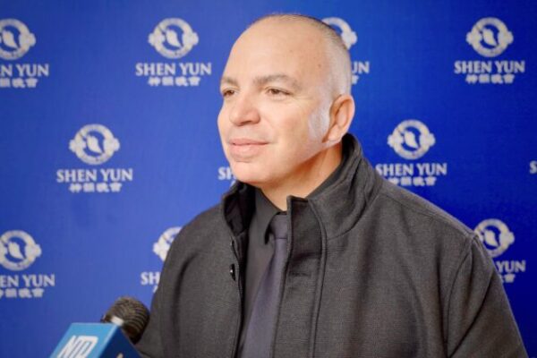 Un musicien après avoir vu Shen Yun: «La musique est un pouvoir que les êtres divins nous ont donné»