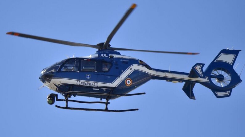 Un hélicoptère de la gendarmerie. (Photo LOIC VENANCE / AFP / Getty Images).