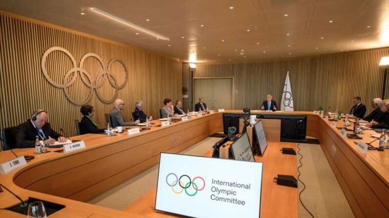 Le Comité international olympique a recommandé mardi la réintégration des sportifs russes et bélarusses aux compétitions internationales. (Photo by FABRICE COFFRINI/AFP via Getty Images)