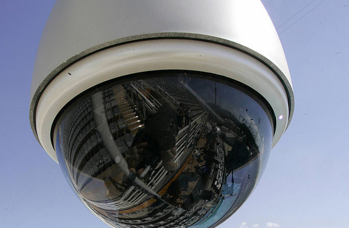 L'Assemblée nationale a approuvé la vidéosurveillance dite "intelligente", avant et pendant les JO-2024.  (Photo credit MICHAEL KAPPELER/DDP/AFP via Getty Images)