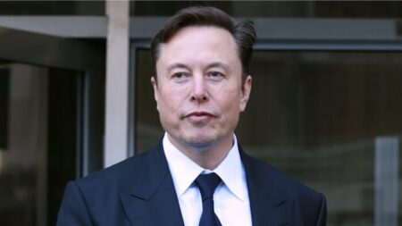 Elon Musk met en garde contre l’inculpation de Donald Trump qui va tourner à son avantage, et prédit une réélection «écrasante»