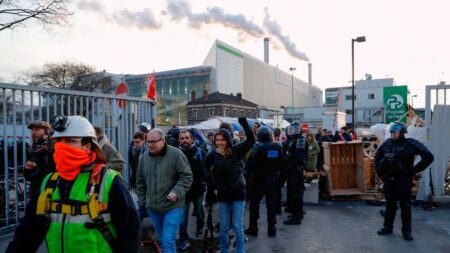 Action de blocage à l’incinérateur d’Issy, malgré la levée de la grève des éboueurs