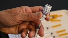Covid-19: les autorités sanitaires françaises recommandent de lever l’obligation vaccinale des soignants