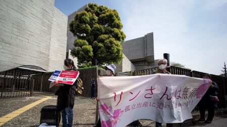 Japon: une femme acquittée après l’abandon de ses jumeaux mort-nés