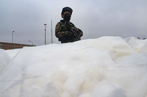 La police antidrogue péruvienne a saisi 2,2 tonnes de cocaïne qui étaient prêtes à être expédiées par voie maritime vers les Pays-Bas en juin 2022. Photo d'illustration (CRIS BOURONCLE/AFP via Getty Images)