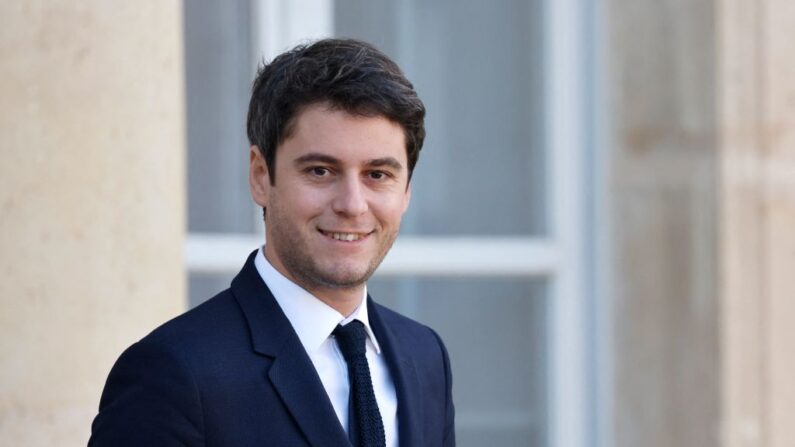 Le ministre français des Comptes publics Gabriel Attal, revalorise le barème de l'indemnité kilométrique. (Photo LUDOVIC MARIN/AFP via Getty Images)