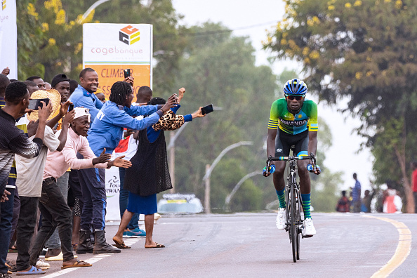 Jean Bosco Nsengimana à la troisième étape du Tour du Rwanda, le 21 février 2023. (AFP via Getty Images)