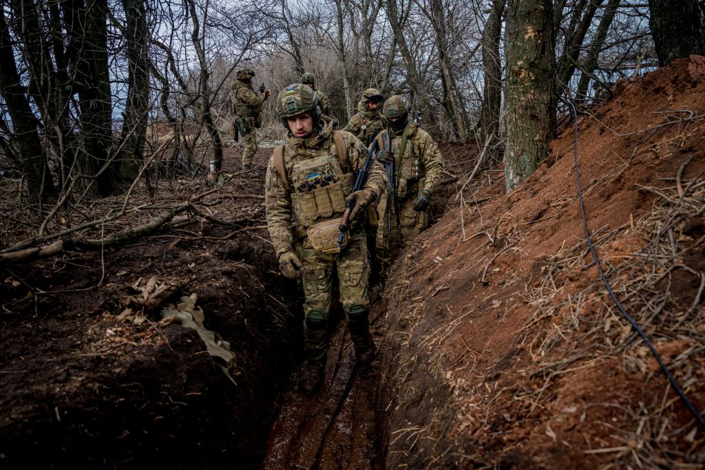 Guerre en Ukraine: la boue, l'ennemi commun