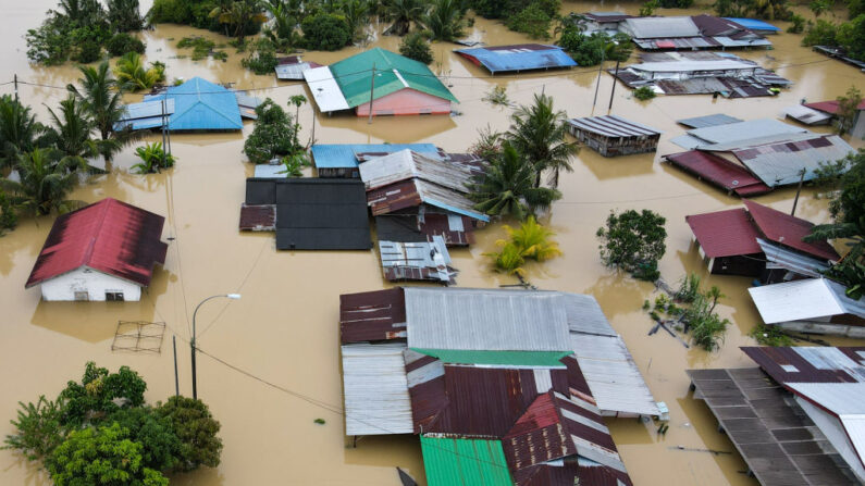 Yong Peng, dans l'État malaisien de Johor, le 4 mars 2023. Des pluies torrentielles "inhabituelles" qui ont duré plusieurs jours ont balayé plusieurs États. (Photo MOHD RASFAN/AFP via Getty Images)