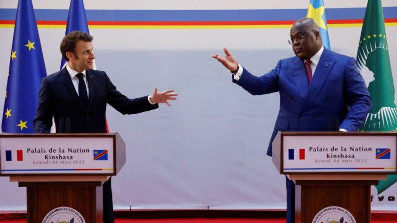 Le président français Emmanuel Macron et le président de la République démocratique du Congo Felix Tshisekedi tiennent une conférence de presse dans le cadre de leur rencontre au Palais de la Nation à Kinshasa, le 4 mars 2023.(Photo : LUDOVIC MARIN/AFP via Getty Images)