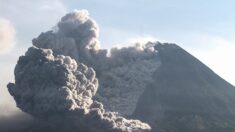Indonésie: le volcan Merapi en éruption crache de la lave en fusion