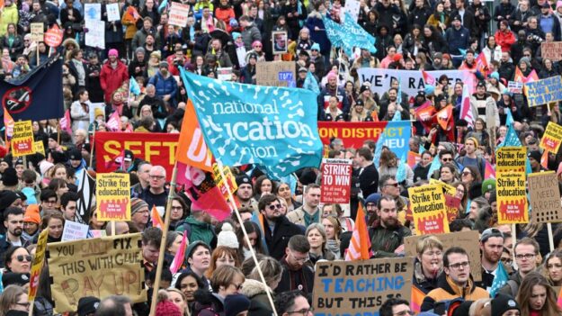 Grèves au Royaume-Uni: discussions «intensives» entre enseignants et le gouvernement