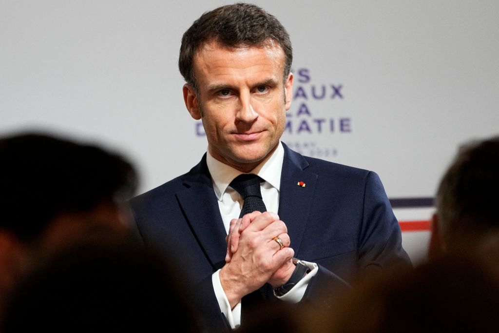 Retraites: Macron ne va ni dissoudre, ni remanier ni convoquer de référendum