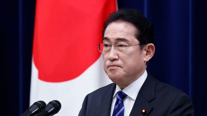 Le Premier ministre japonais Fumio Kishida demande aux entreprises nipponnes d'accorder des hausses de salaire. (Photo KIYOSHI OTA/POOL/AFP via Getty Images)