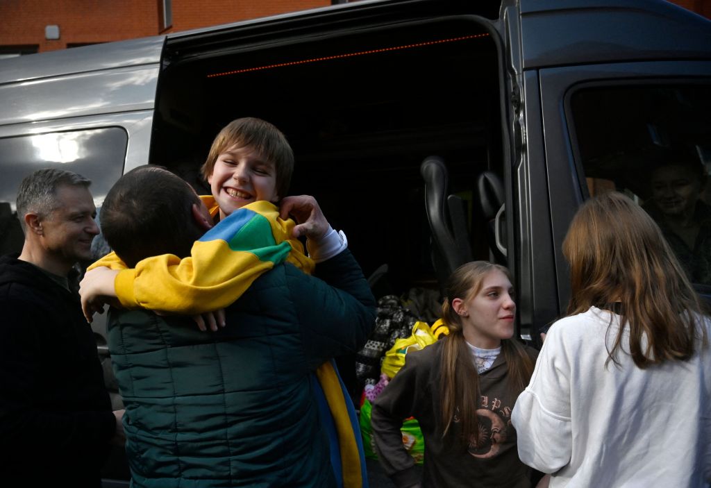En Ukraine, le retour d'enfants enlevés par la Russie
