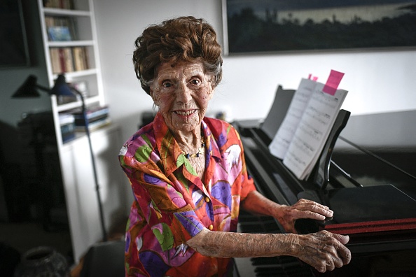La pianiste Colette Maze, née en juin 1914, à Paris le 24 mars 2023. (STÉPHANE DE SAKUTIN/AFP via Getty Images)