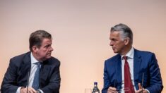La fusion entre UBS et Credit Suisse présente des risques massifs selon le président d’UBS
