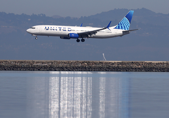 Un passager accusé d'avoir attaqué un membre d'équipage d'United Airlines. (Justin Sullivan/Getty Images)