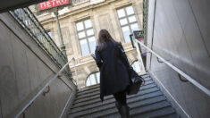 Paris: une jeune femme blesse gravement le voleur de son téléphone après s’être défendue