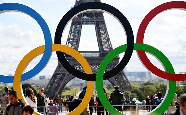 D'après un sondage publié le 5 mars 2023, 82% des Français interrogés considèrent que les places pour les Jeux olympiques 2024 à Paris sont trop chères. (FRANCK FIFE/AFP via Getty Images)