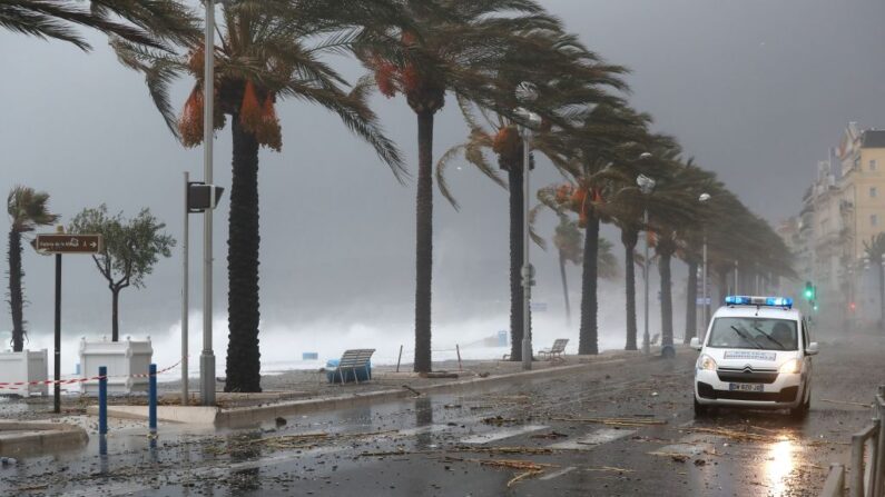 La tempête Larisa touche durement la côte Sud-Est de la France et la Corse. (VALERY HACHE/AFP via Getty Images)