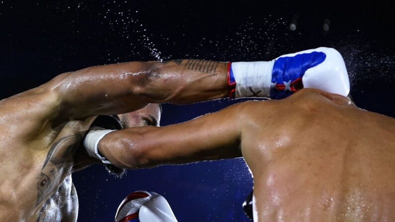 Illustration combat de boxe. (Photo by FRANCK FIFE/AFP via Getty Images)