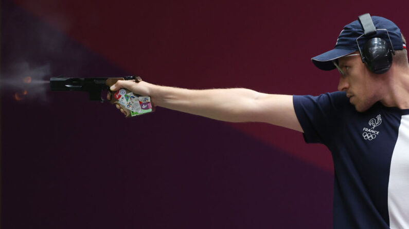 Jean Quiquampoix,  médaillé olympique du tir au pistolet vitesse à 25 mètres à Tokyo, est le parrain du centre de tir. (Photo by Kevin C. Cox/Getty Images)