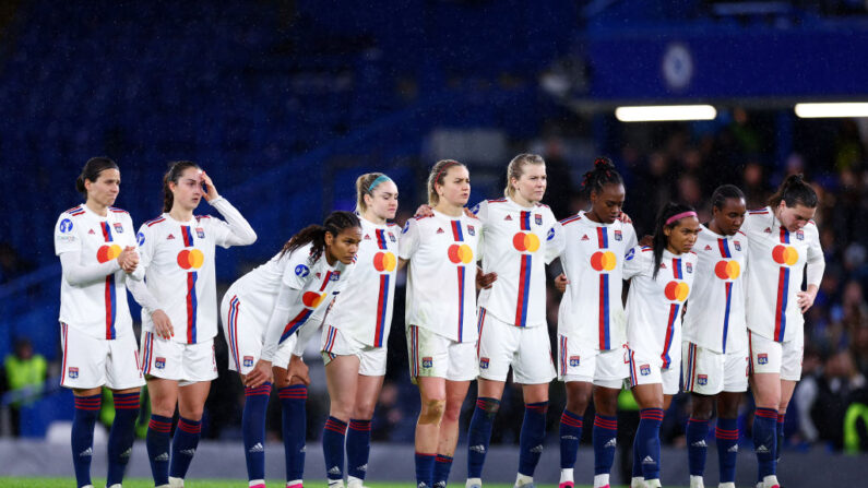 Les Lyonnaises lors de la seance des tirs au but, contre Chelsea. (Photo by Clive Rose/Getty Images)