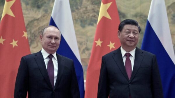 Xi Jinping rencontre Vladimir Poutine le jour de l’ouverture des Jeux olympiques d’hiver, à Pékin, le 4 février 2022, vingt jours avant l’invasion de l’Ukraine par la Russie. L’occasion a été marquée par une « déclaration commune » annonçant un « partenariat sans limites » entre la Chine et la Russie. (Alexei Druzhinin/Sputnik/AFP via Getty Images)