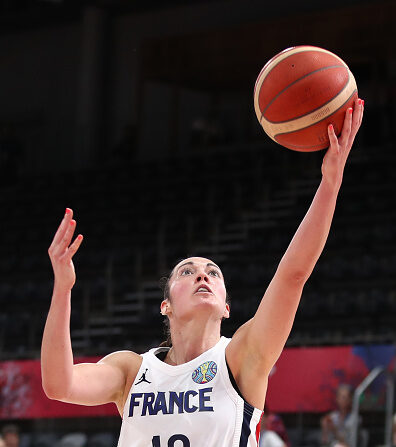 Sarah Michel, arrière des Tango de Bourges ( capitaine des Bleues en 2020 ) a été précieuse dans sa gestion du tempo. (Photo by Jason McCawley/Getty Images)