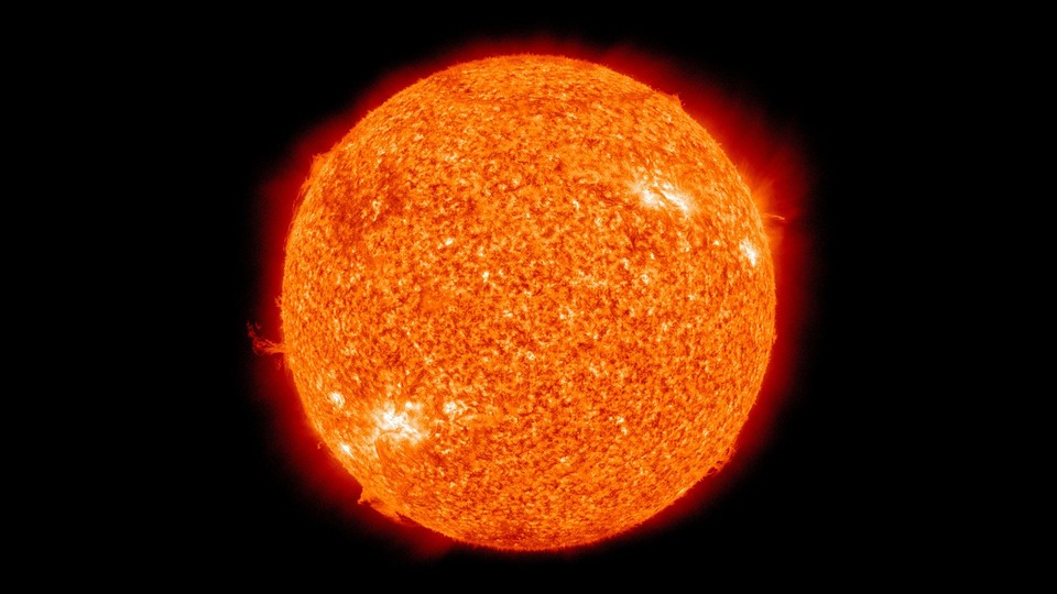 Une tornade de feu mesurant 10 fois la taille de la Terre observée à la surface du Soleil (vidéo)