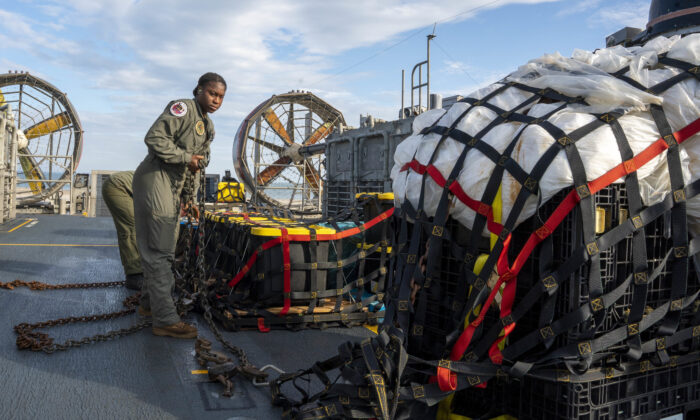 Récupération du ballon espion chinois, le 10 février 2023. (Ryan Seelbach/U.S. Navy via Getty Images)
