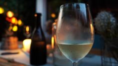 Du vin blanc rappelé partout en France car il contient des résidus de détergent