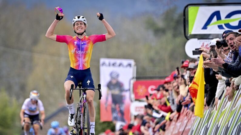 La Néerlandaise Demi Vollering (SD Worx) a remporté mercredi la Flèche Wallonne femmes en faisant la différence en haut du mur de Huy. (Photo by DIRK WAEM/BELGA MAG/AFP via Getty Images)