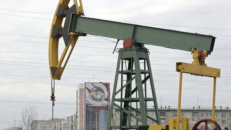 Le prix du pétrole s’envole après l’annonce d’importantes coupes de production. (Photo TATYANA MAKEYEVA/AFP via Getty Images)