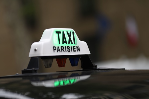 Une course d'environ 20 euros avait été facturée 2000 euros par de faux chauffeurs de taxi. Illustration. (KENZO TRIBOUILLARD/AFP via Getty Images)