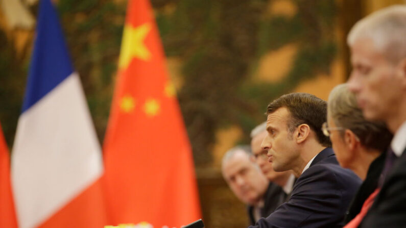 Le président français Emmanuel Macron lors d'une réunion avec le président chinois Xi Jinping (non photographié) au Grand Hall du Peuple le 6 novembre 2019 à Pékin, en Chine. (Photo by Jason Lee-Pool/Getty Images)