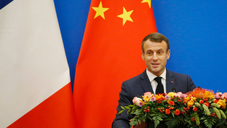 Le président français Emmanuel Macron s'exprime lors d'un forum économique Chine-France au Grand Hall du Peuple, le 6 novembre 2019 à Pékin, en Chine. (Photo by Florence Lo - Pool/Getty Images)