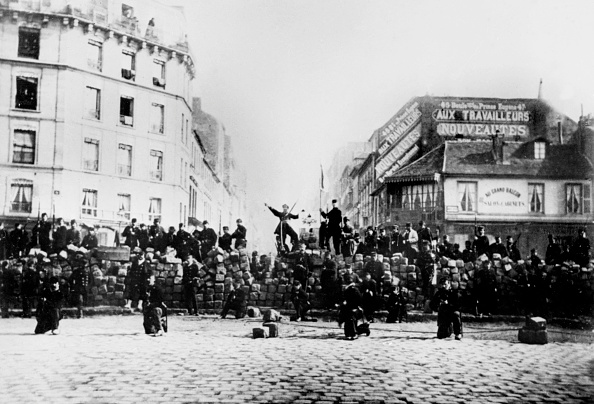 Photo prise le 18 mars 1871 de l'insurrection de la Commune de Paris au boulevard de Ménilmontant, à Paris. (ANONYME/AFP via Getty Images)