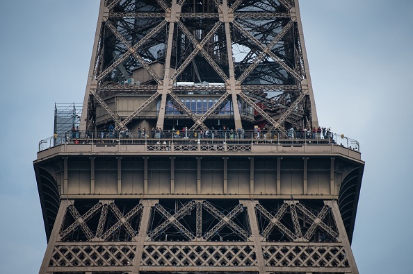 Le deuxième étage de la Tour Eiffel.  (Photo by -/AFP via Getty Images)