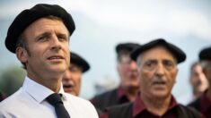 Emmanuel Macron filmé en train de chanter en pleine rue après son allocution
