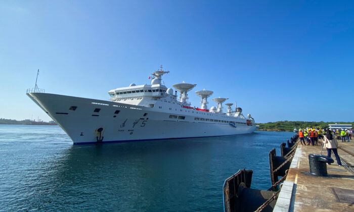 Le Yuan Wang 5, navire chinois de recherche et d'étude, arrive au port de Hambantota, au Sri Lanka, le 16 août 2022. (Ishara S. Kodikara/AFP via Getty Images)