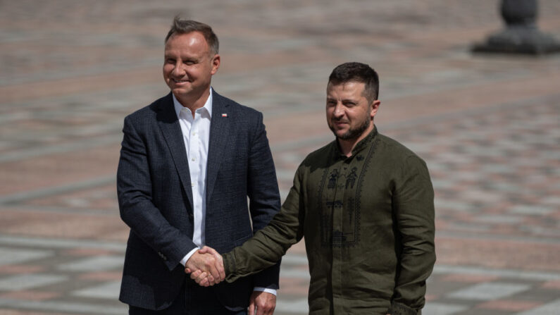 Le président polonais Andrzej Duda (à G.) et le président ukrainien Volodymyr Zelensky (à Dt). (Photo de 2022 Alexey Furman/Getty Images)
