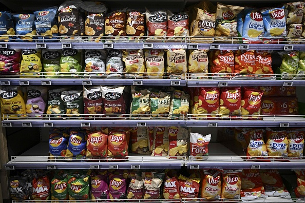 Lorraine. Ce magasin Auchan retire des chips de la vente à cause d'un  challenge TikTok