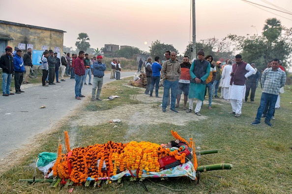 Selon un responsable de la police, 27 décès ont été enregistrés depuis samedi, dans l'État du Bihar (Est de l'Inde). (SACHIN KUMAR/AFP via Getty Images)