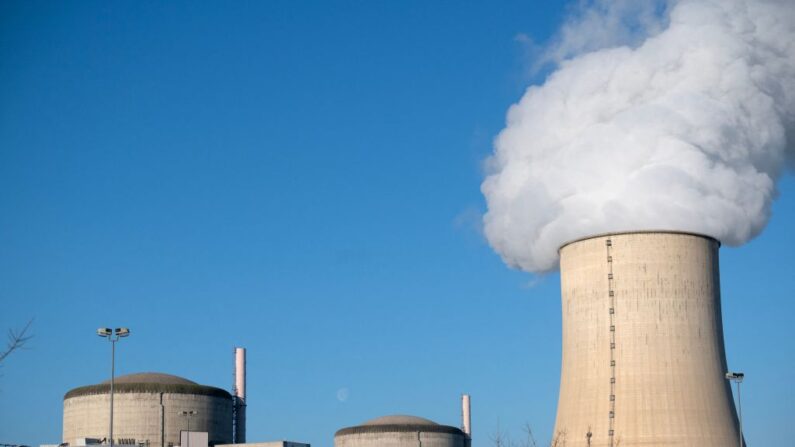 Après la découverte d'une micro-fissure dans une de ses centrales les plus récentes et puissantes, EDF présentera mi-mars son calendrier de réparations.  
(Photo MATTHIEU RONDEL/AFP via Getty Images)