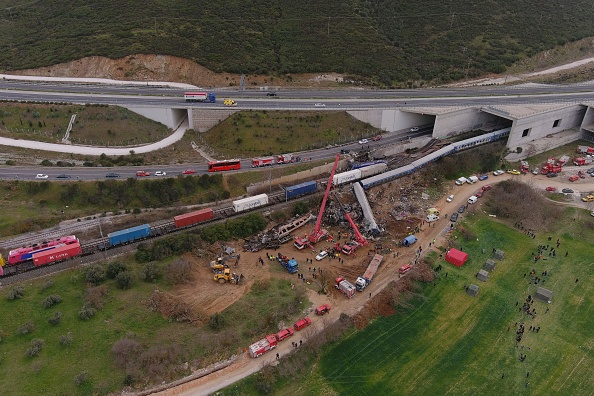 La catastrophe ferroviaire a fait 57 morts dans la vallée de Tempi près de Larissa, en Grèce. (STRINGER/AFP via Getty Images)