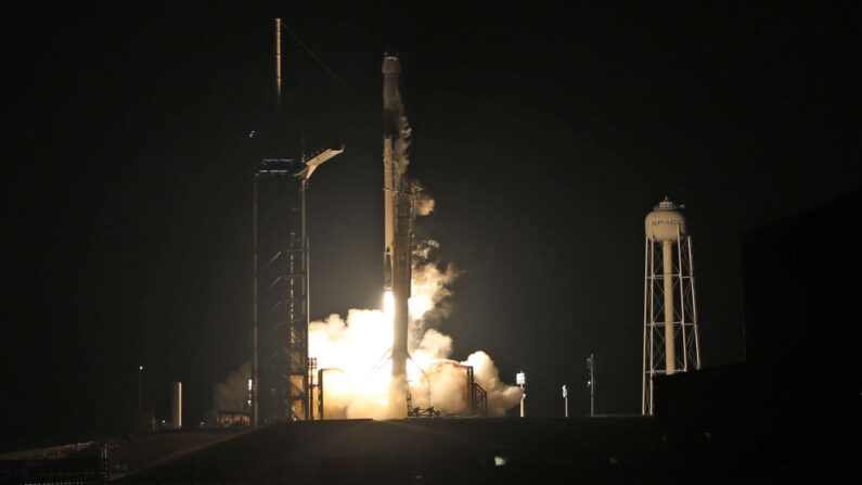 La NASA et SpaceX lancent la mission Crew-6 vers la Station spatiale internationale
CAPE CANAVERAL, FLORIDE - 02 MARS : Une fusée Falcon 9 de SpaceX avec le vaisseau spatial Crew Dragon décolle du pas de tir 39A au Centre spatial Kennedy le 02 mars 2023 à Cap Canaveral, Floride. (Photo par Red Huber/Getty Images)