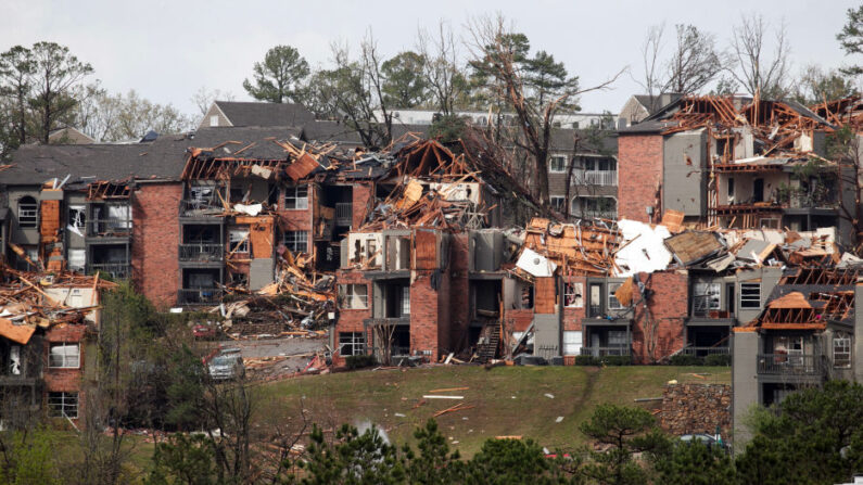 Des tornades ont endommagé des centaines de maisons et de bâtiments vendredi après-midi dans une grande partie du centre de l'Arkansas. (Photo Benjamin Krain/Getty Images)